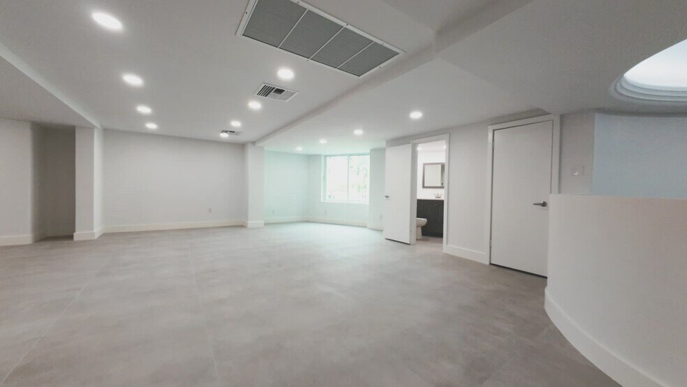5401 Collins Ave, Miami Beach, FL à louer - Vidéo sur l’inscription commerciale - Image 3 de 35
