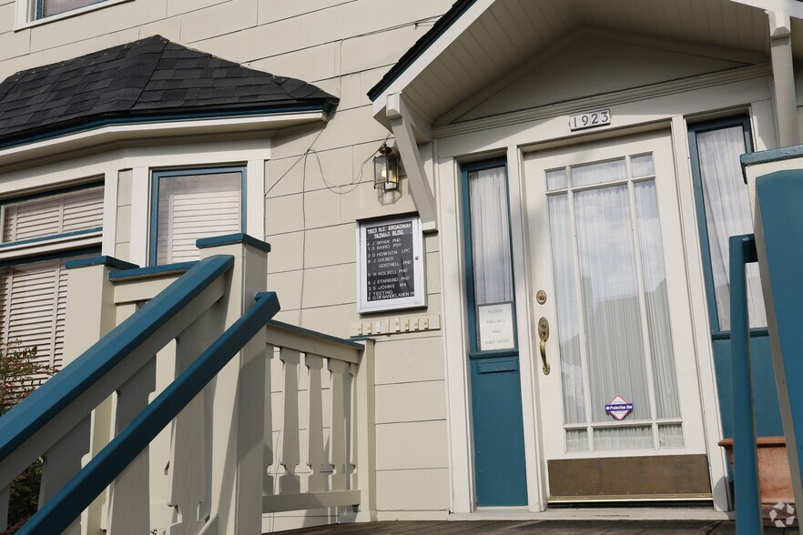 1923 NE Broadway St, Portland, OR à louer - Photo du bâtiment - Image 2 de 16
