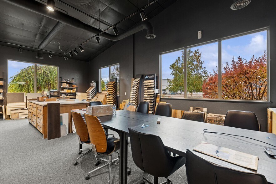 201 United Dr, Kalispell, MT à louer - Photo du bâtiment - Image 2 de 26