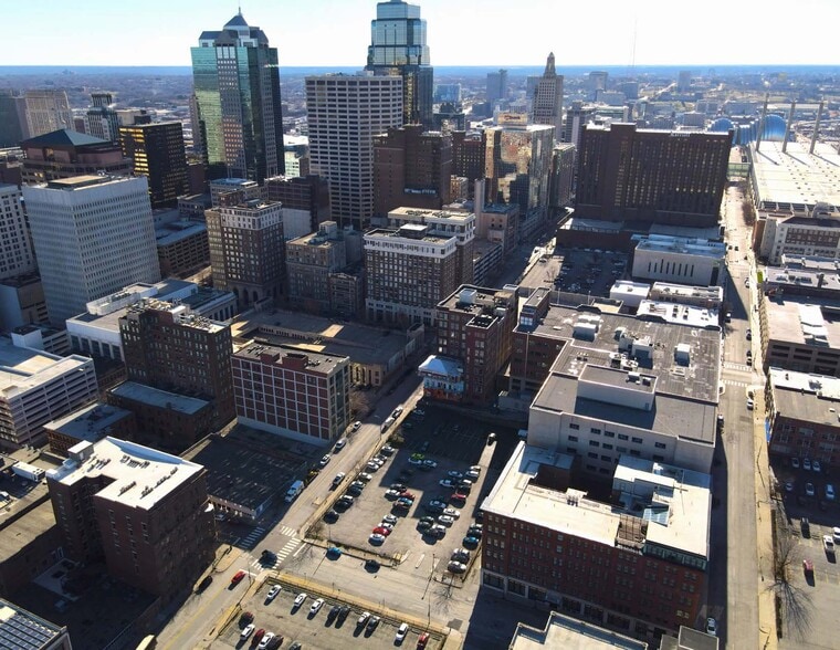 205 W 9th St, Kansas City, MO à vendre - Photo du bâtiment - Image 2 de 4