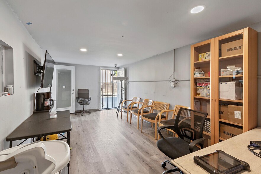 1856 Almaden Rd, San Jose, CA à vendre - Photo du bâtiment - Image 2 de 12