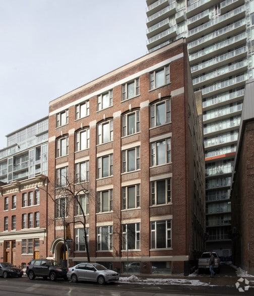 200 Adelaide St W, Toronto, ON à louer - Photo du bâtiment - Image 3 de 16