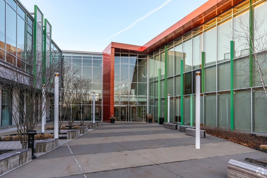 490 Arsenal Way, Watertown, MA for lease - Building Photo - Image 2 of 7