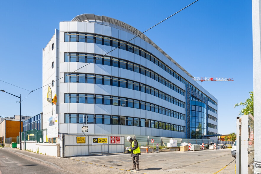 Bureau dans Aubervilliers à louer - Photo principale - Image 1 de 4