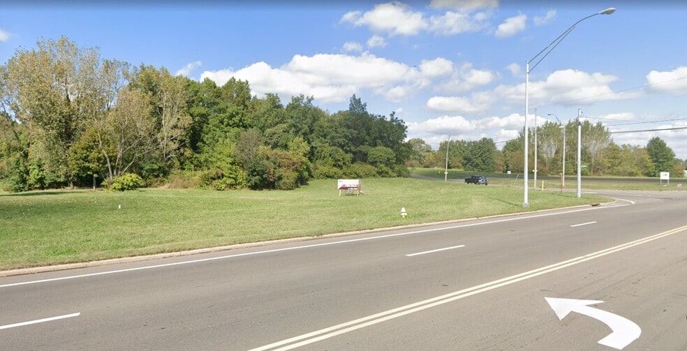 2011 E Waterloo Rd, Akron, OH for sale - Building Photo - Image 2 of 2