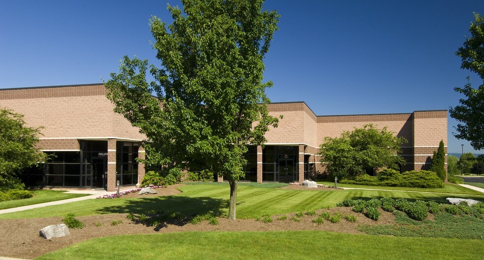 5040 Louise Dr, Mechanicsburg, PA à louer - Photo du bâtiment - Image 2 de 4