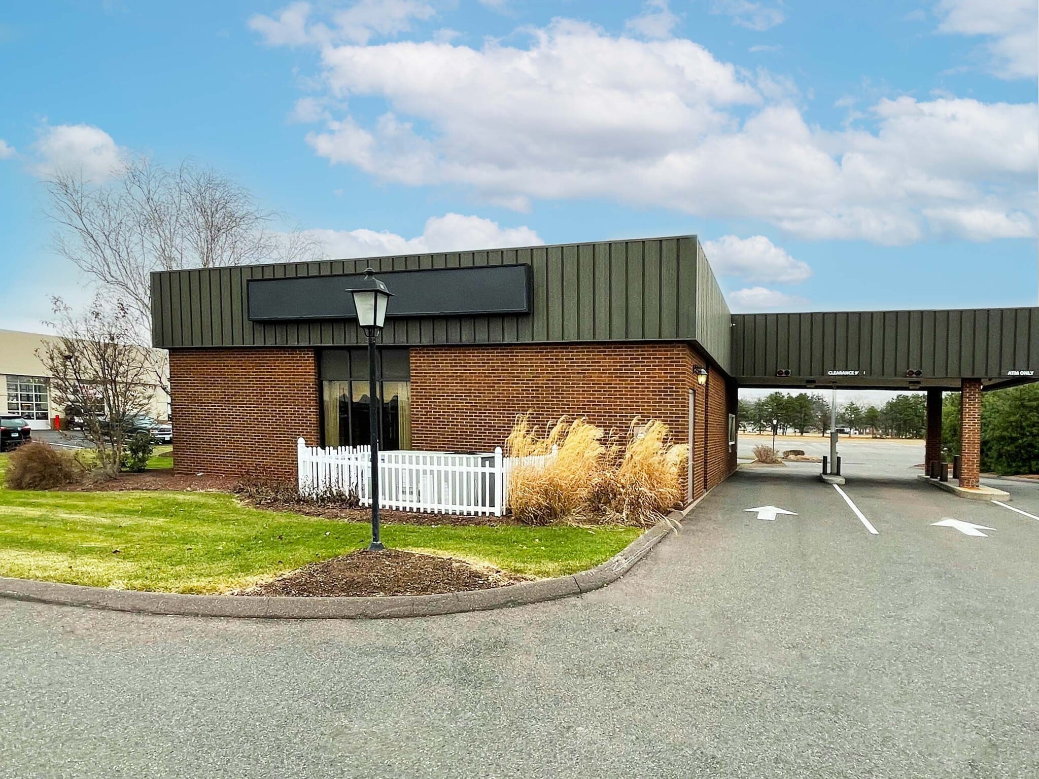 6 National Dr, Windsor Locks, CT for lease Primary Photo- Image 1 of 11