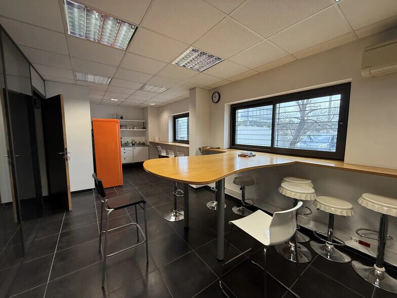 Flex in Septèmes-les-Vallons for lease - Interior Photo - Image 2 of 6