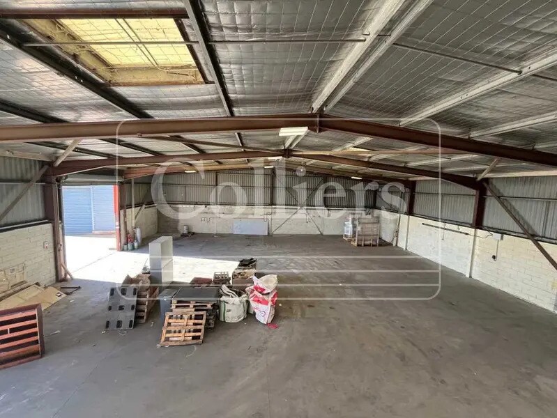 Flex in BERRE-L'ETANG for lease Interior Photo- Image 1 of 7