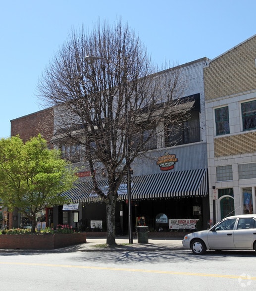321 N Main St, Hendersonville, NC à louer - Photo du bâtiment - Image 3 de 19