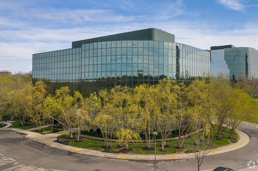 9200 Indian Creek Pky, Overland Park, KS for lease - Building Photo - Image 1 of 5