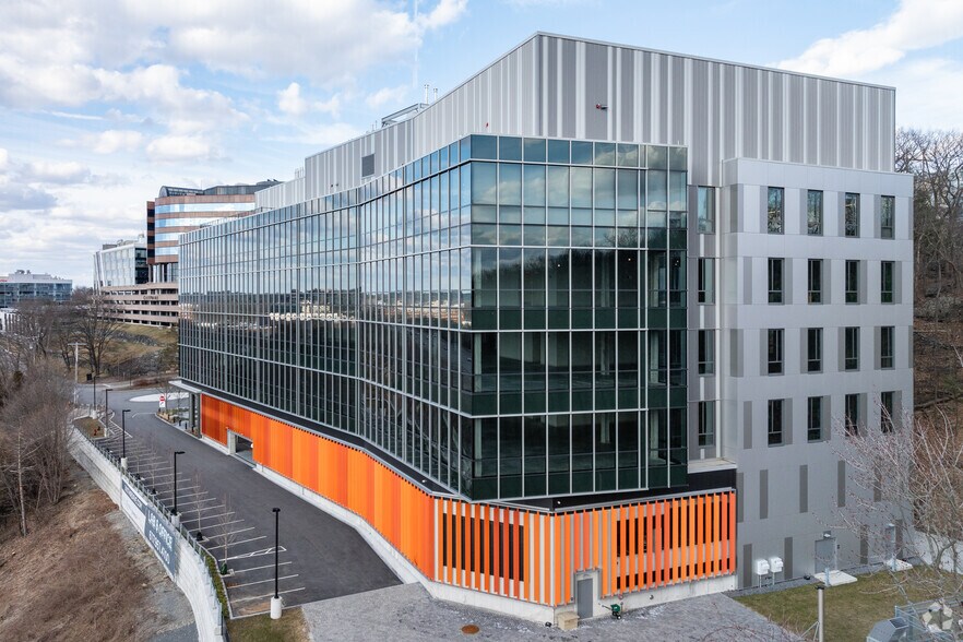 300 Third Ave, Waltham, MA à louer - Photo du bâtiment - Image 2 de 4