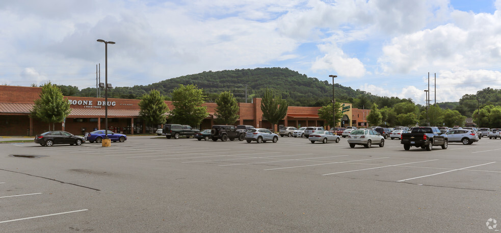 115-267 New Market Ctr, Boone, NC for sale - Primary Photo - Image 1 of 1