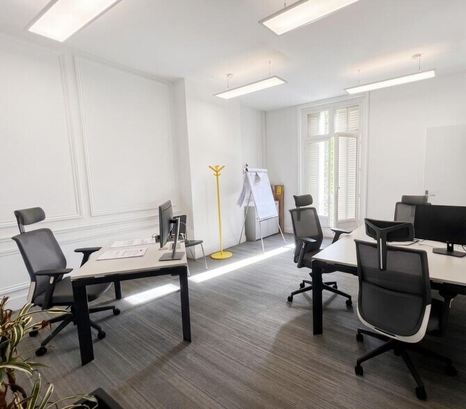 32 Avenue Marceau, Paris for lease - Interior Photo - Image 3 of 8