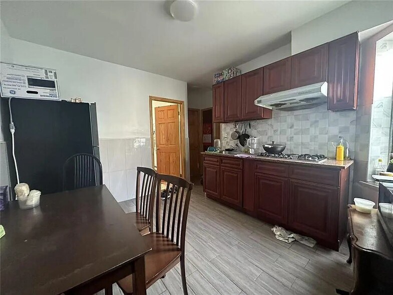 658 46th St, Brooklyn, NY à vendre - Photo du bâtiment - Image 3 de 6