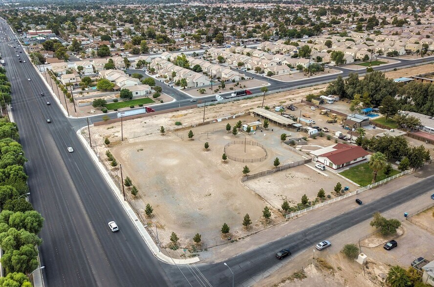 6027-6042 E Charleston Blvd, Las Vegas, NV à vendre - Aérien - Image 1 de 11