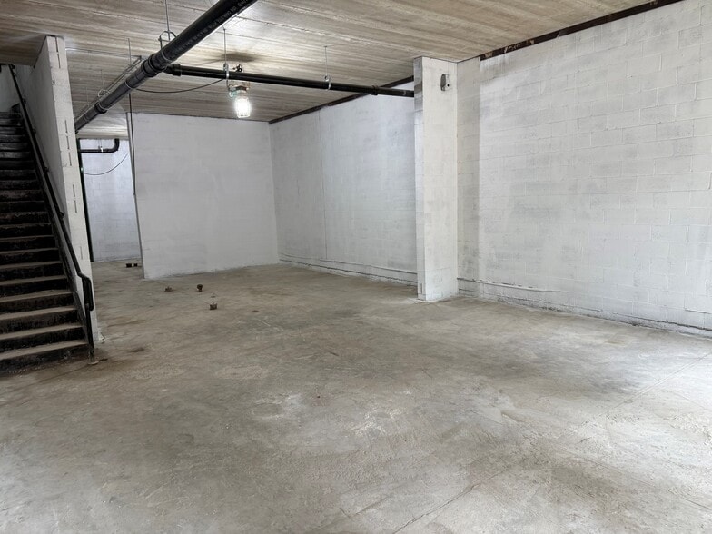 1954 W Chicago Ave, Chicago, IL for lease - Building Photo - Image 2 of 17