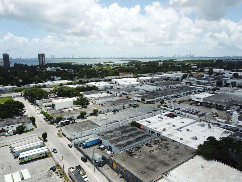 270 NE 70th St, Miami, FL à vendre - Photo du bâtiment - Image 3 de 8