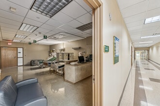 1017 S Travis Ave, Cleveland, TX for lease Interior Photo- Image 2 of 7