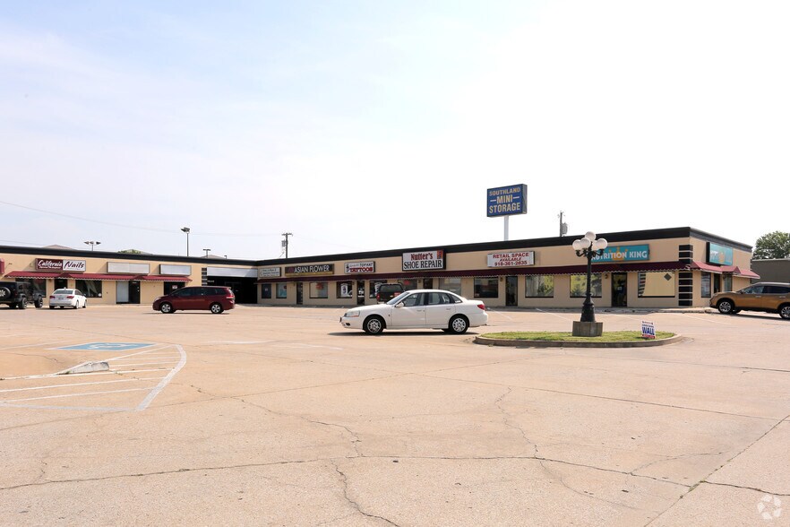 5033-5079 S Yale Ave, Tulsa, OK à louer - Photo du bâtiment - Image 3 de 11