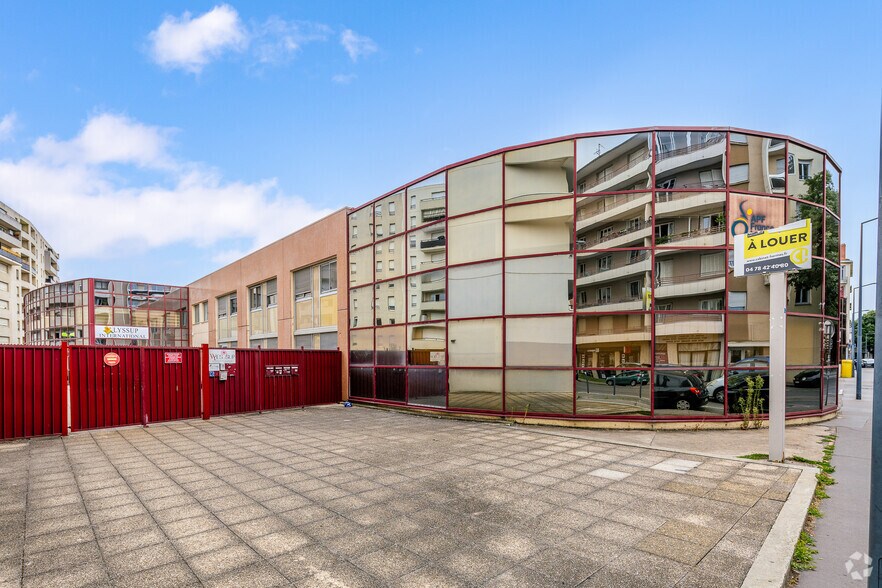 73 Ter Rue Francis De Pressensé, Villeurbanne for lease - Building Photo - Image 3 of 9