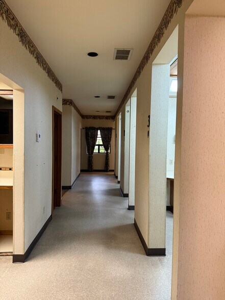 100 Horseshoe Lane, Weaverville, CA à louer - Photo du bâtiment - Image 2 de 24