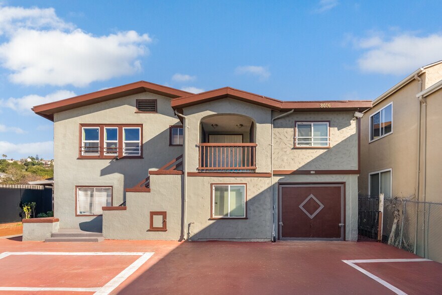 8016 MacArthur Blvd, Oakland, CA à vendre - Photo principale - Image 1 de 26