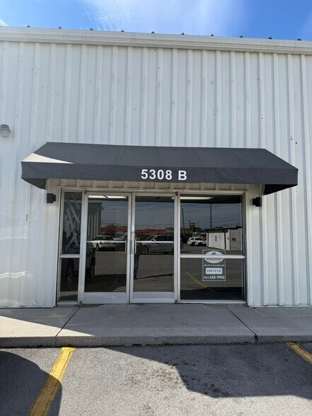 5308 N Middlebrook Pike, Knoxville, TN à louer - Photo du bâtiment - Image 2 de 12