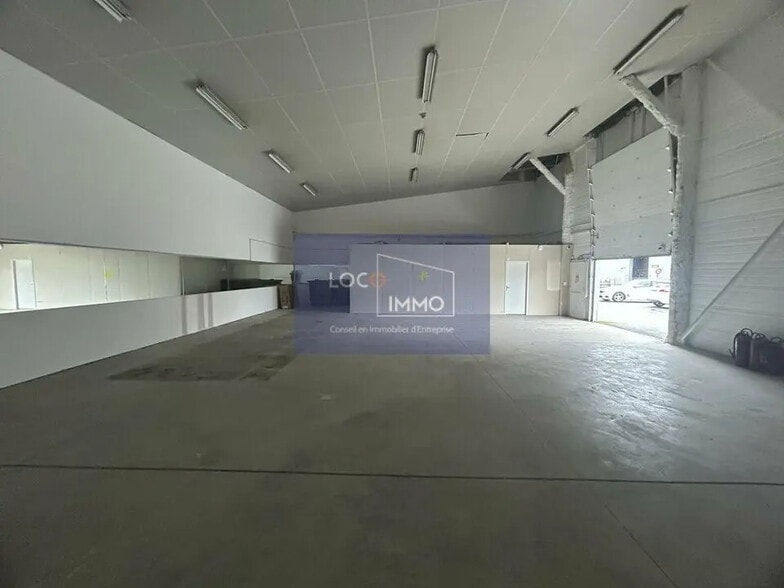 Flex in Mérignac for lease - Interior Photo - Image 2 of 8
