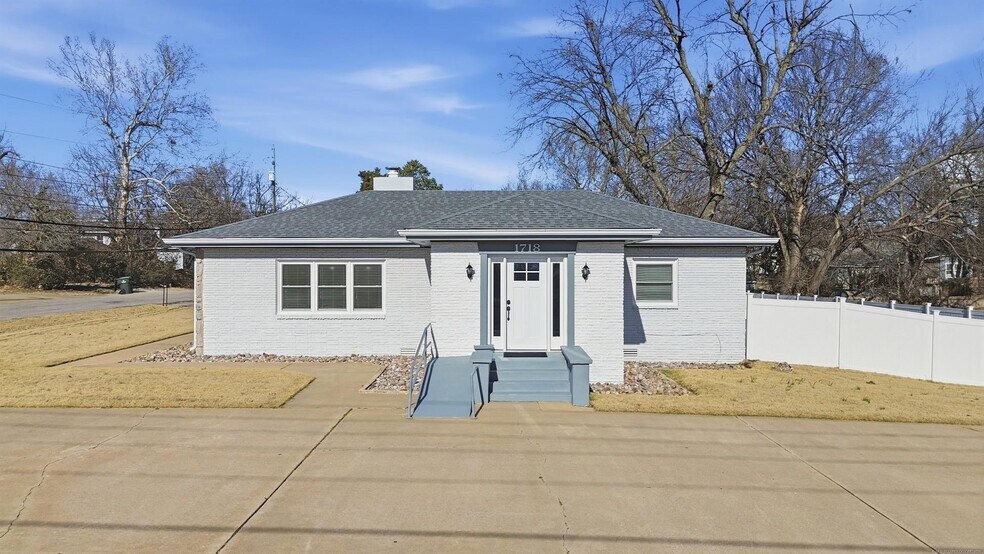 1718 W Broadway St, Collinsville, OK à vendre - Photo du bâtiment - Image 1 de 20