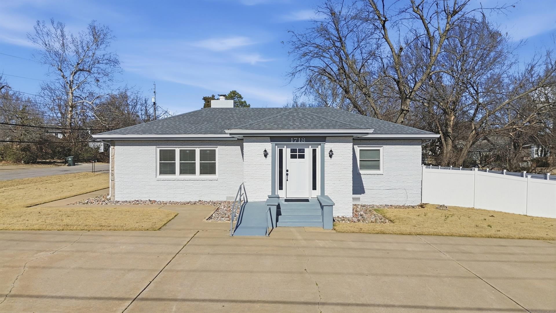 1718 W Broadway St, Collinsville, OK à vendre Photo du bâtiment- Image 1 de 21