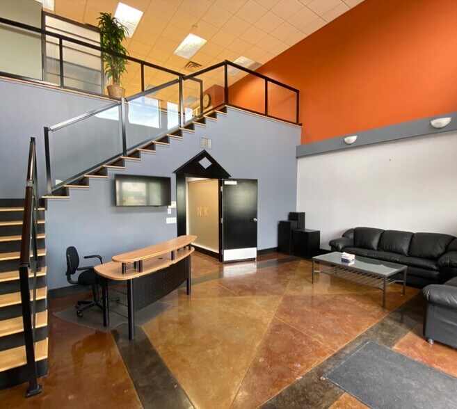 12110 40th St SE, Calgary, AB à vendre - Photo du bâtiment - Image 3 de 11