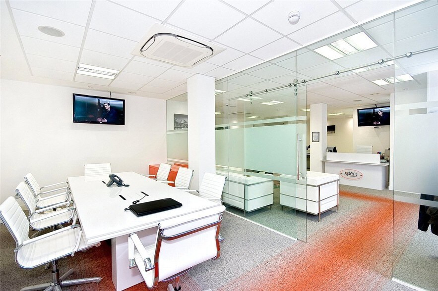 43-45 East Smithfield, Londres à vendre - Photo du bâtiment - Image 2 de 29