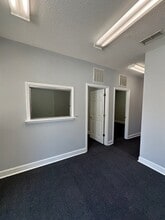 263 River Hills Dr, Jacksonville, FL for lease Interior Photo- Image 2 of 6