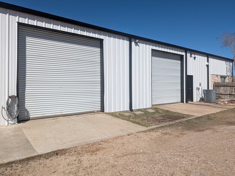 365 Val Verde Rd, McGregor, TX à louer - Photo du bâtiment - Image 2 de 9