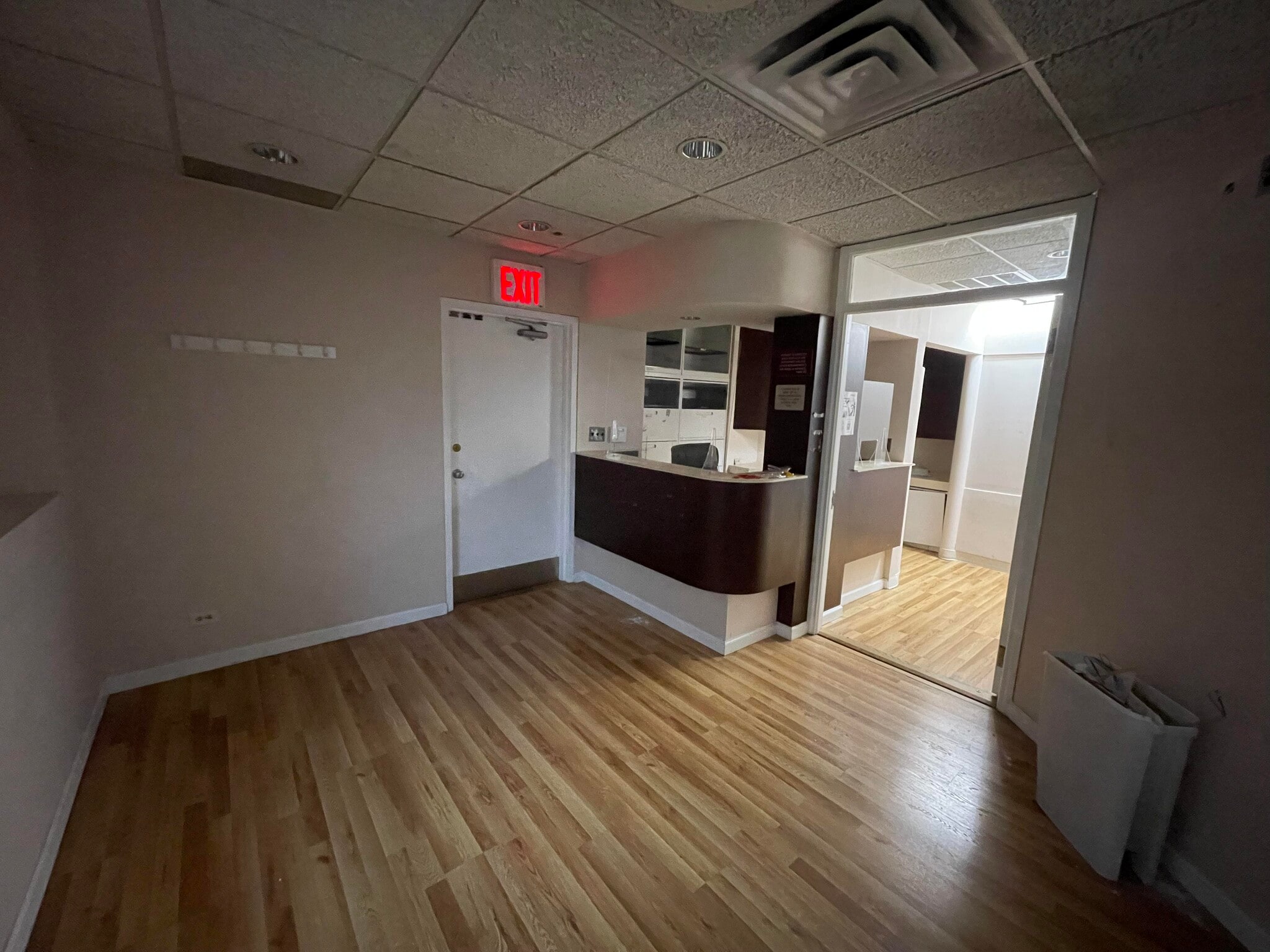 71 Todt Hill Rd, Staten Island, NY for lease Interior Photo- Image 1 of 32