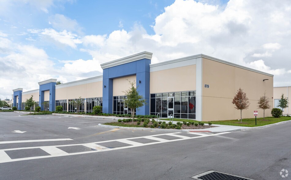 8119 S Orange Ave, Orlando, FL à louer - Photo du bâtiment - Image 3 de 7