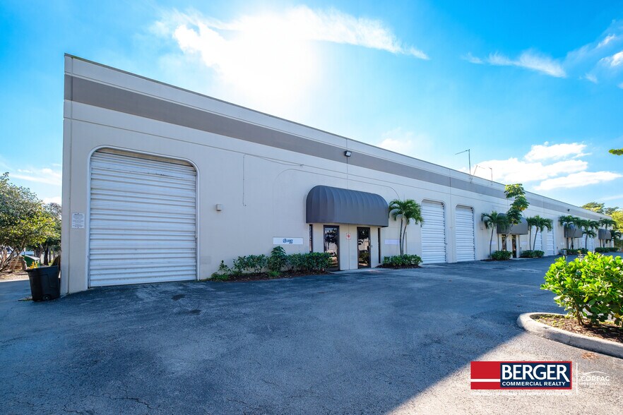 3685-3699 NW 15th St, Lauderhill, FL à louer - Photo du bâtiment - Image 3 de 9