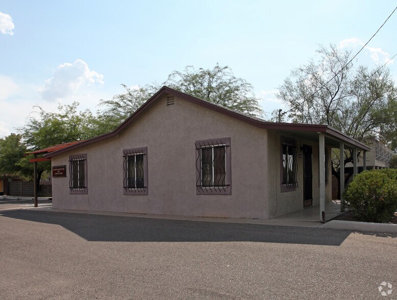 3958 E Fort Lowell Rd, Tucson, AZ à vendre - Photo du bâtiment - Image 2 de 3