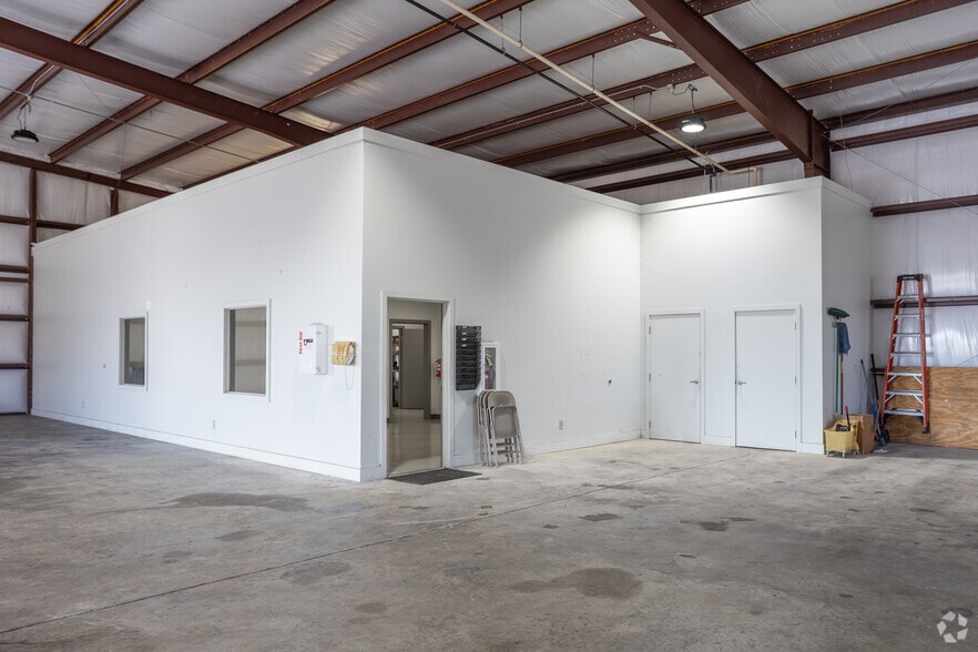 628 Industrial Park Rd, Roberta, GA for sale - Interior Photo - Image 2 of 27