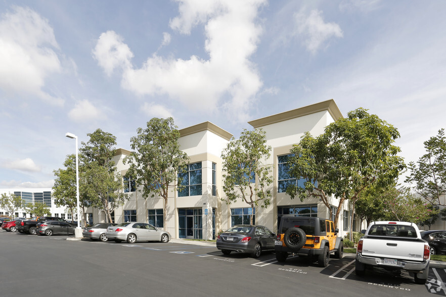 26150 Enterprise Way, Lake Forest, CA for lease - Building Photo - Image 3 of 14