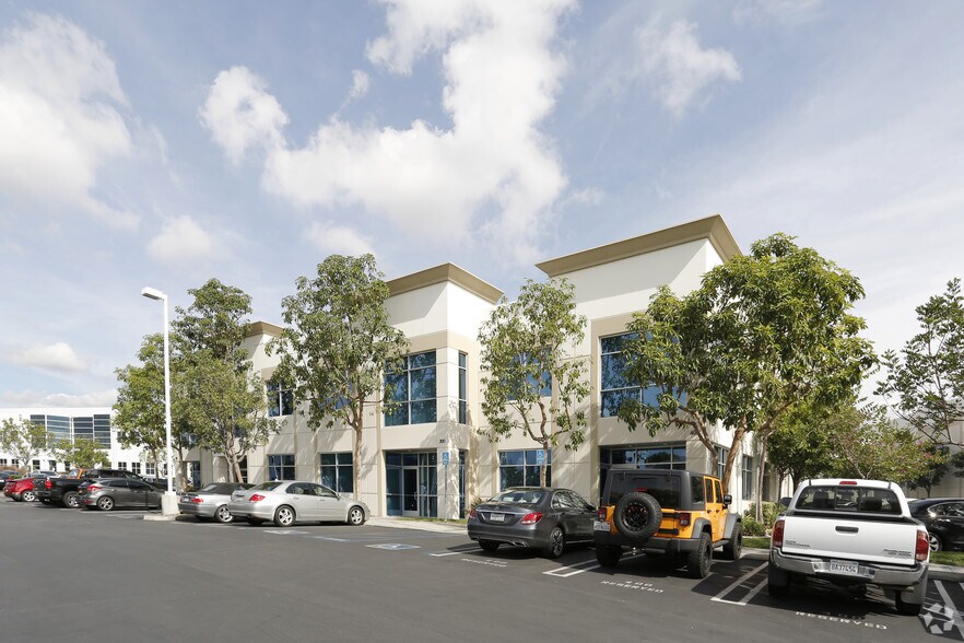 26150 Enterprise Way, Lake Forest, CA à louer - Photo du bâtiment - Image 1 de 7