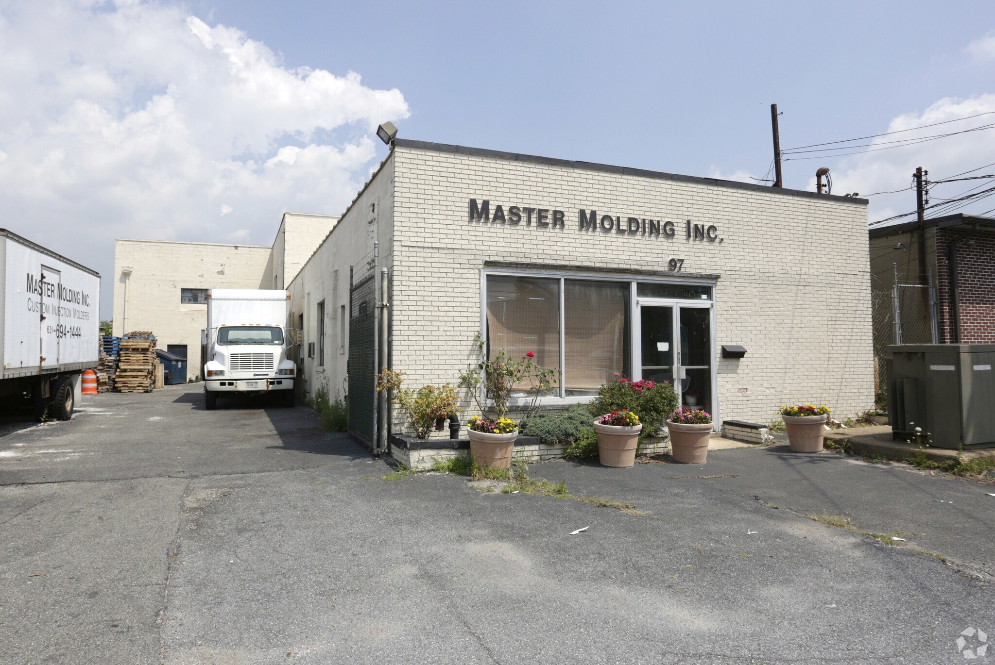 97 Gazza Blvd, Farmingdale, NY à vendre Photo principale- Image 1 de 1