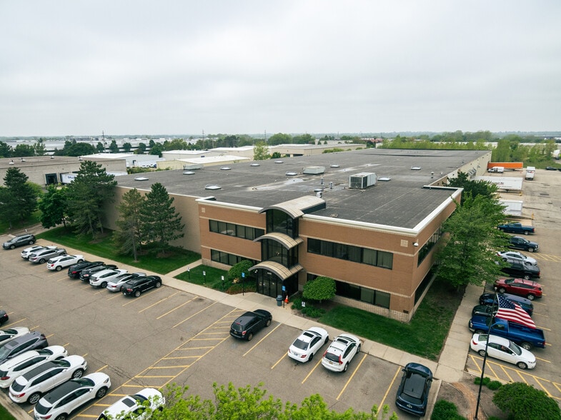 4555 Danvers Dr SE, Grand Rapids, MI for lease - Building Photo - Image 2 of 7