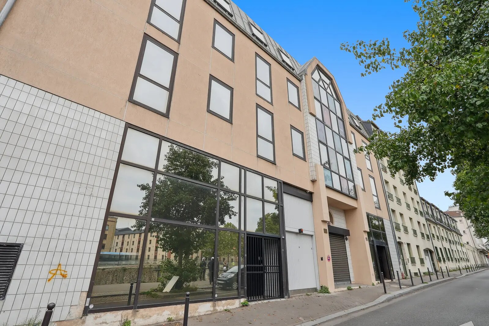 Office in Paris for lease Building Photo- Image 1 of 10