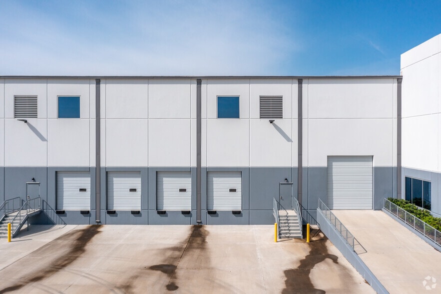 411 Cravens Rd, Missouri City, TX for lease - Building Photo - Image 3 of 4