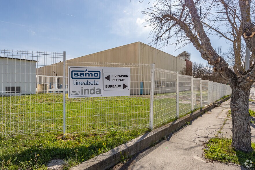 Flex in Aix-en-Provence for lease - Building Photo - Image 1 of 2