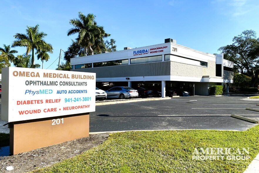 201 4th Ave, Bradenton, FL à vendre - Photo du bâtiment - Image 2 de 39