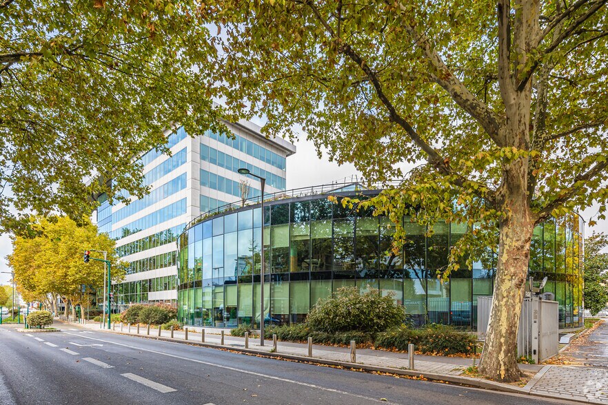 420 Rue D'Estienne D'Orves, Colombes à louer - Photo du bâtiment - Image 3 de 10