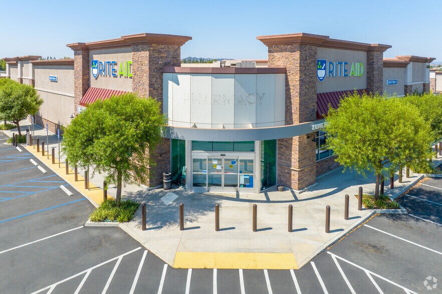 Newport Rd, Menifee, CA à louer - Photo principale - Image 1 de 4